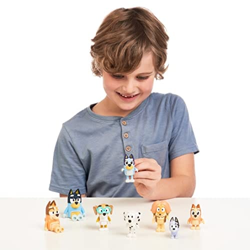 BlueY - Coffret de 8 Figurines – La Famille et Les Amis de (5,3 à 8,3 cm) – Image 5