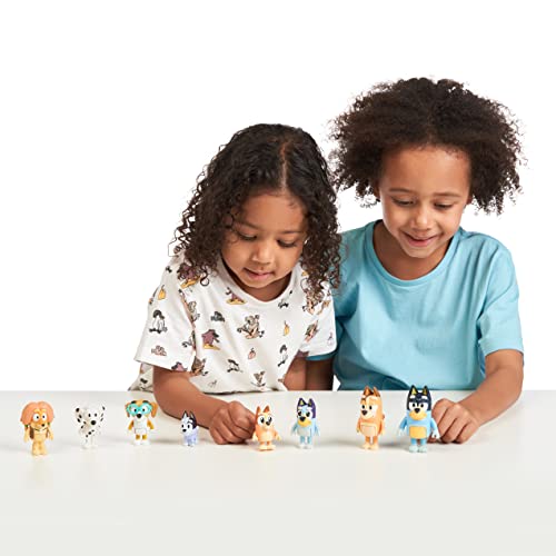 BlueY - Coffret de 8 Figurines – La Famille et Les Amis de (5,3 à 8,3 cm) – Image 2