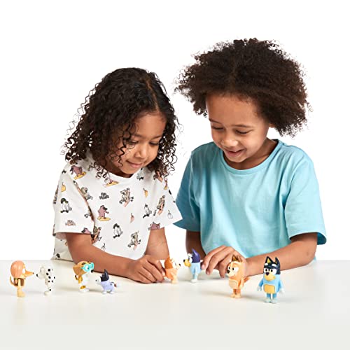 BlueY - Coffret de 8 Figurines – La Famille et Les Amis de (5,3 à 8,3 cm) – Image 4