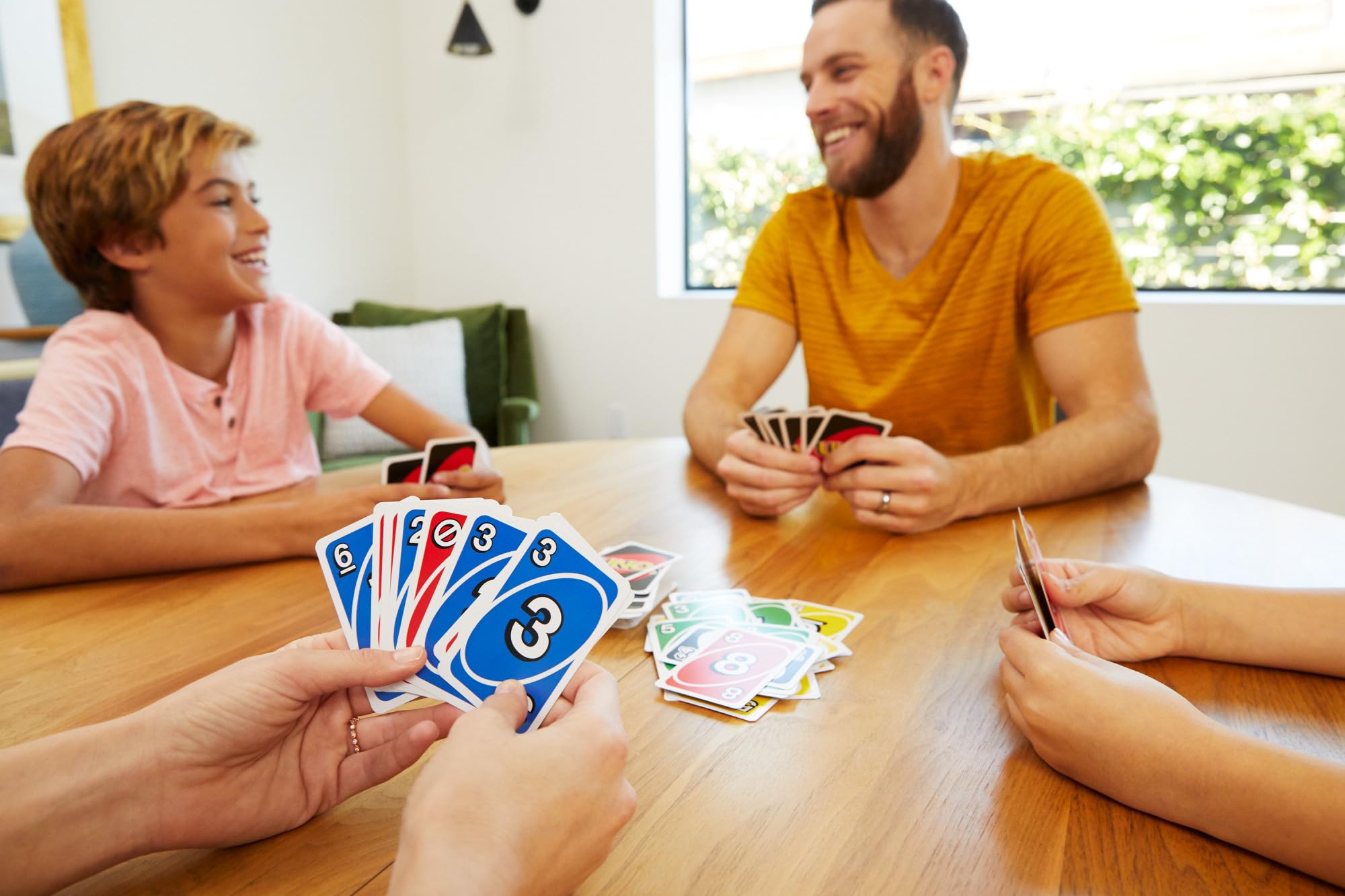 Mattel Games UNO Classique, Jeu De Cartes Familial pour Enfants Et Adultes, Jeu De Société pour Soirée Jeux en Famille Ou en Voyage, 2 À 10 Joueurs, Jouet pour Enfant de 7 Ans et Plus, W2087 – Image 6