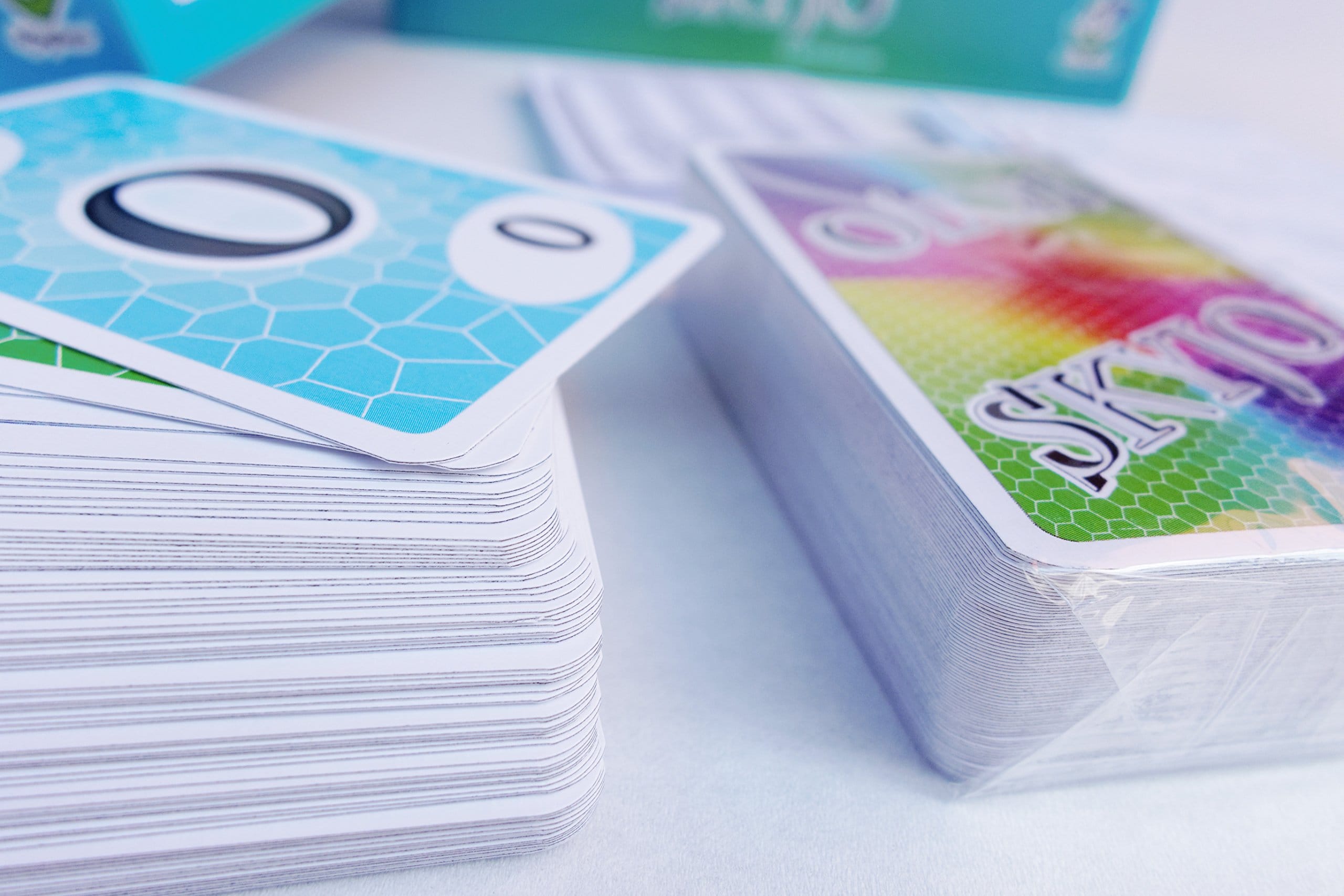 SKYJO, de Magilano - Le Tout Nouveau Jeu de Cartes/de société pour Les Petits et Les Grands pour se divertir et Passer des soirées Amusantes avec des Amis et en Famille – Image 2