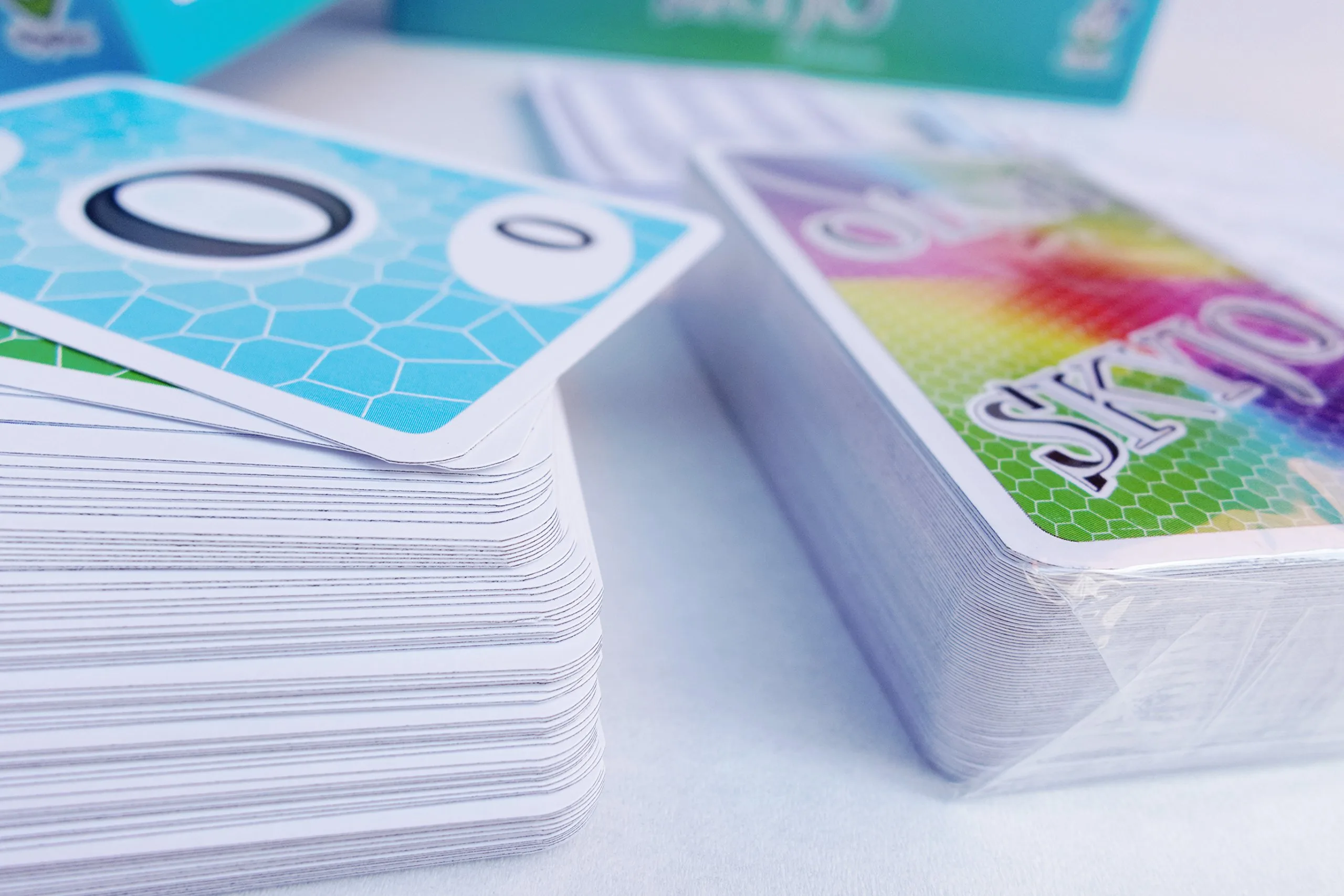 SKYJO, de Magilano - Le Tout Nouveau Jeu de Cartes/de société pour Les Petits et Les Grands pour se divertir et Passer des soirées Amusantes avec des Amis et en Famille – Image 2