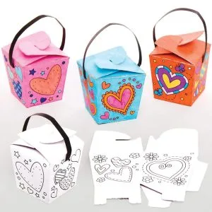 Baker Ross Boîtes à surprises cœur à colorer (Paquet de 12) Loisirs créatifs de la Saint-Valentin pour enfants et adultes, AT357
